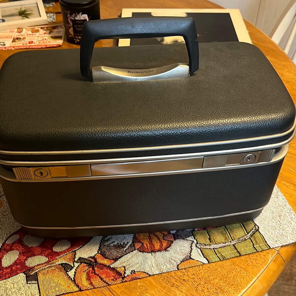 Samsonite, vintage, silhouette train case/make up case
